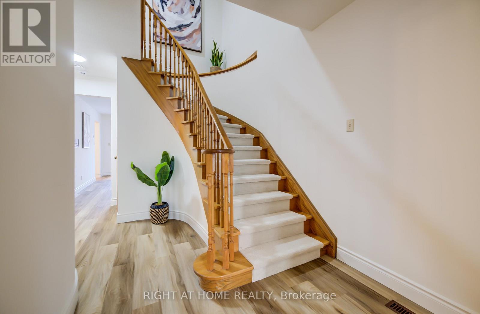 51 Burnt Bark Drive, Toronto, Ontario  M1V 3J6 - Photo 8 - E12708064