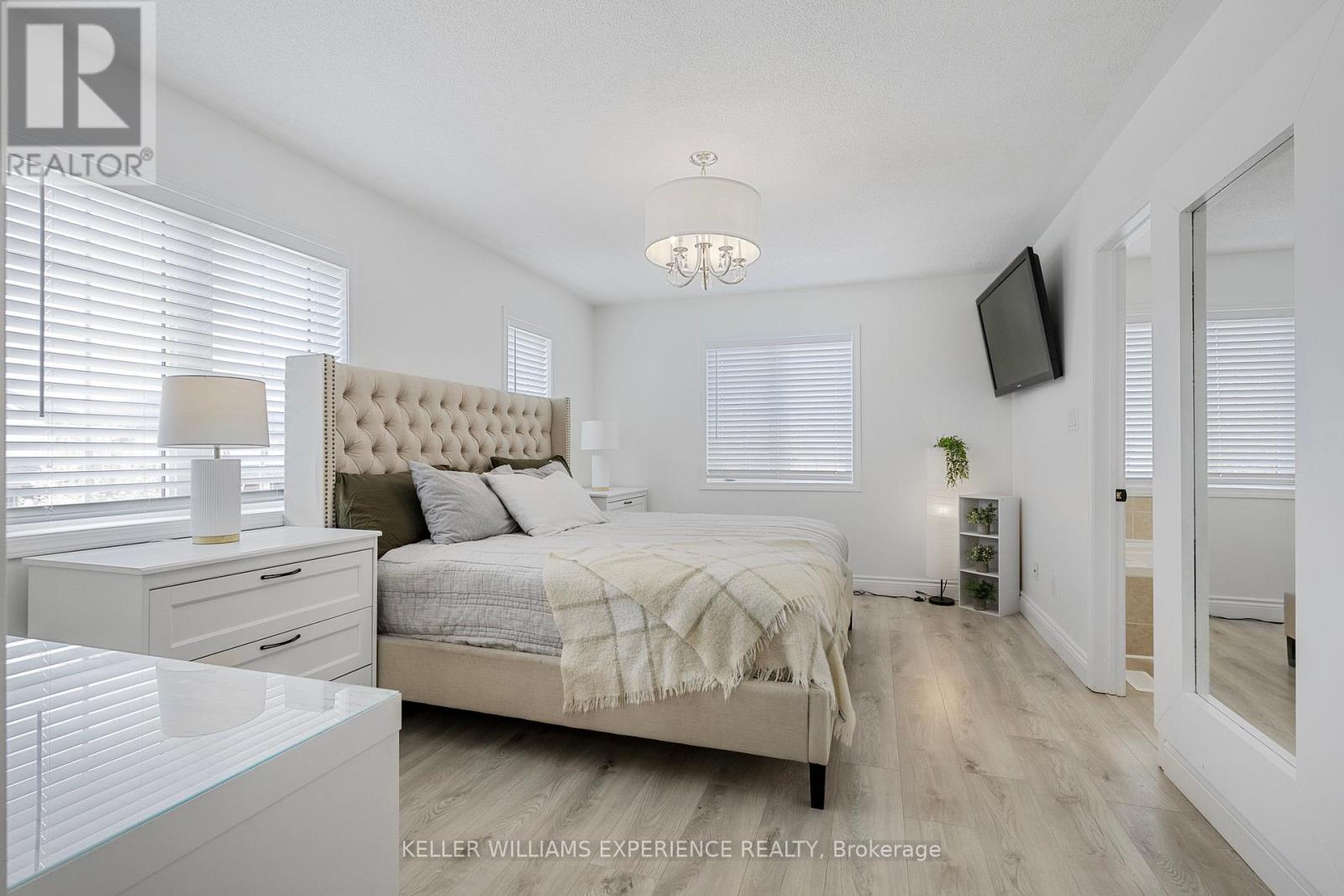 129 Stonemount Crescent, Essa, Ontario  L0M 1B4 - Photo 11 - N12708104