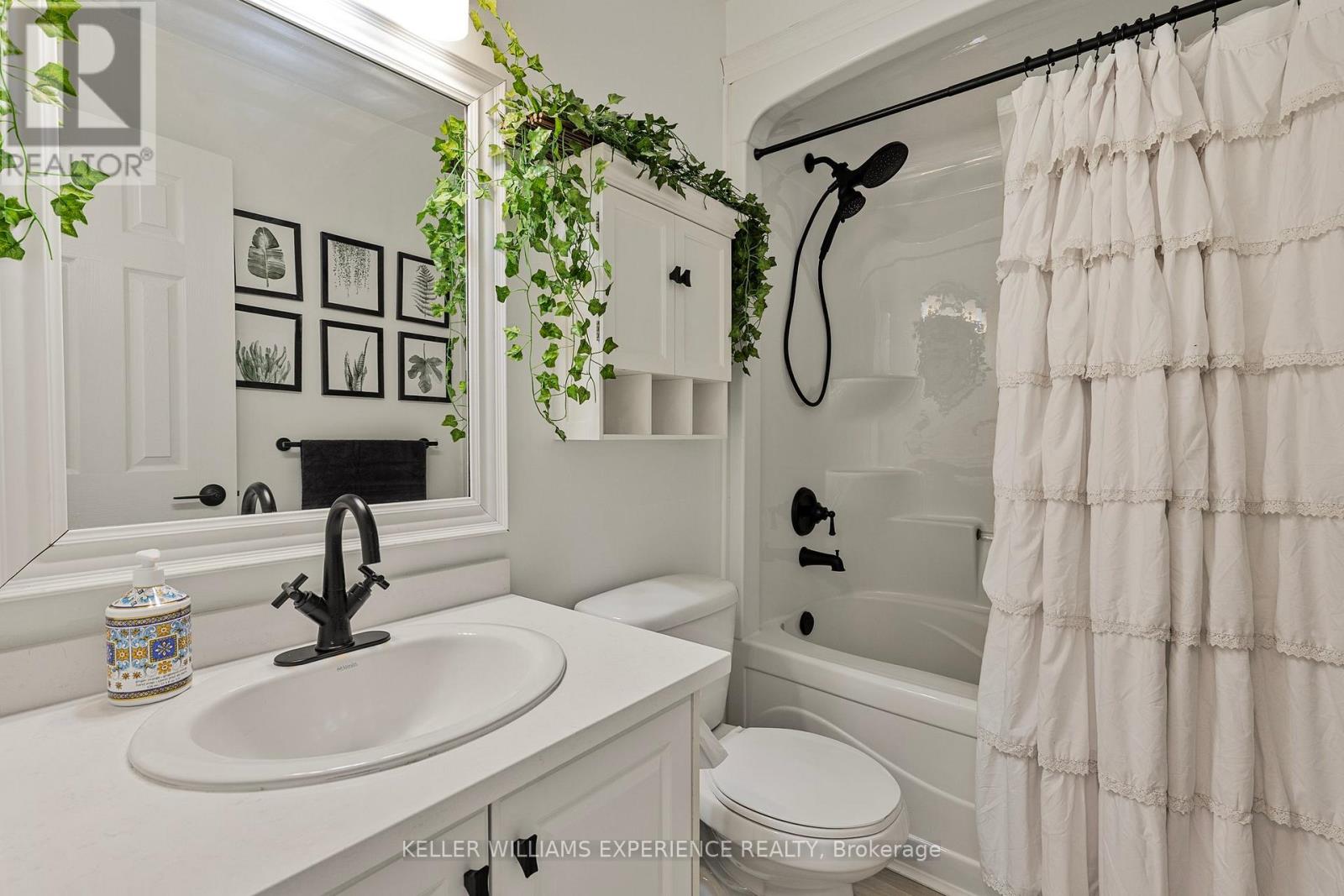 129 Stonemount Crescent, Essa, Ontario  L0M 1B4 - Photo 15 - N12708104