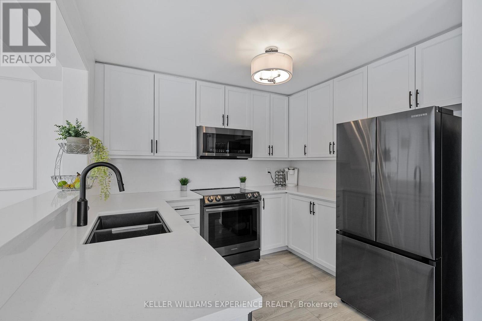 129 Stonemount Crescent, Essa, Ontario  L0M 1B4 - Photo 4 - N12708104