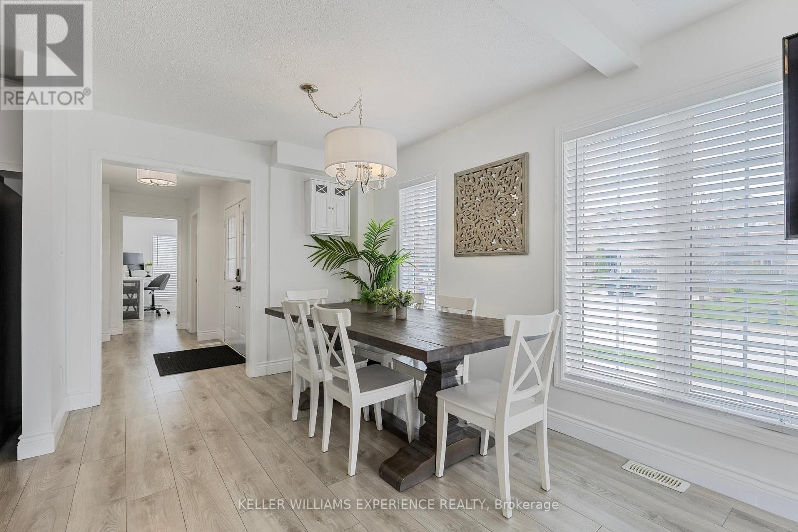 129 Stonemount Crescent, Essa, Ontario  L0M 1B4 - Photo 6 - N12708104