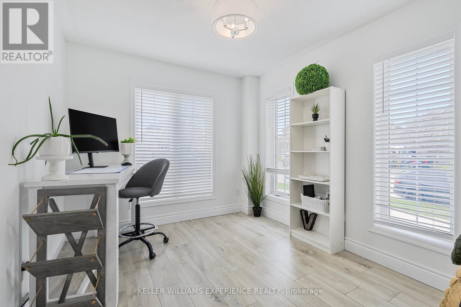 129 Stonemount Crescent, Essa, Ontario  L0M 1B4 - Photo 9 - N12708104