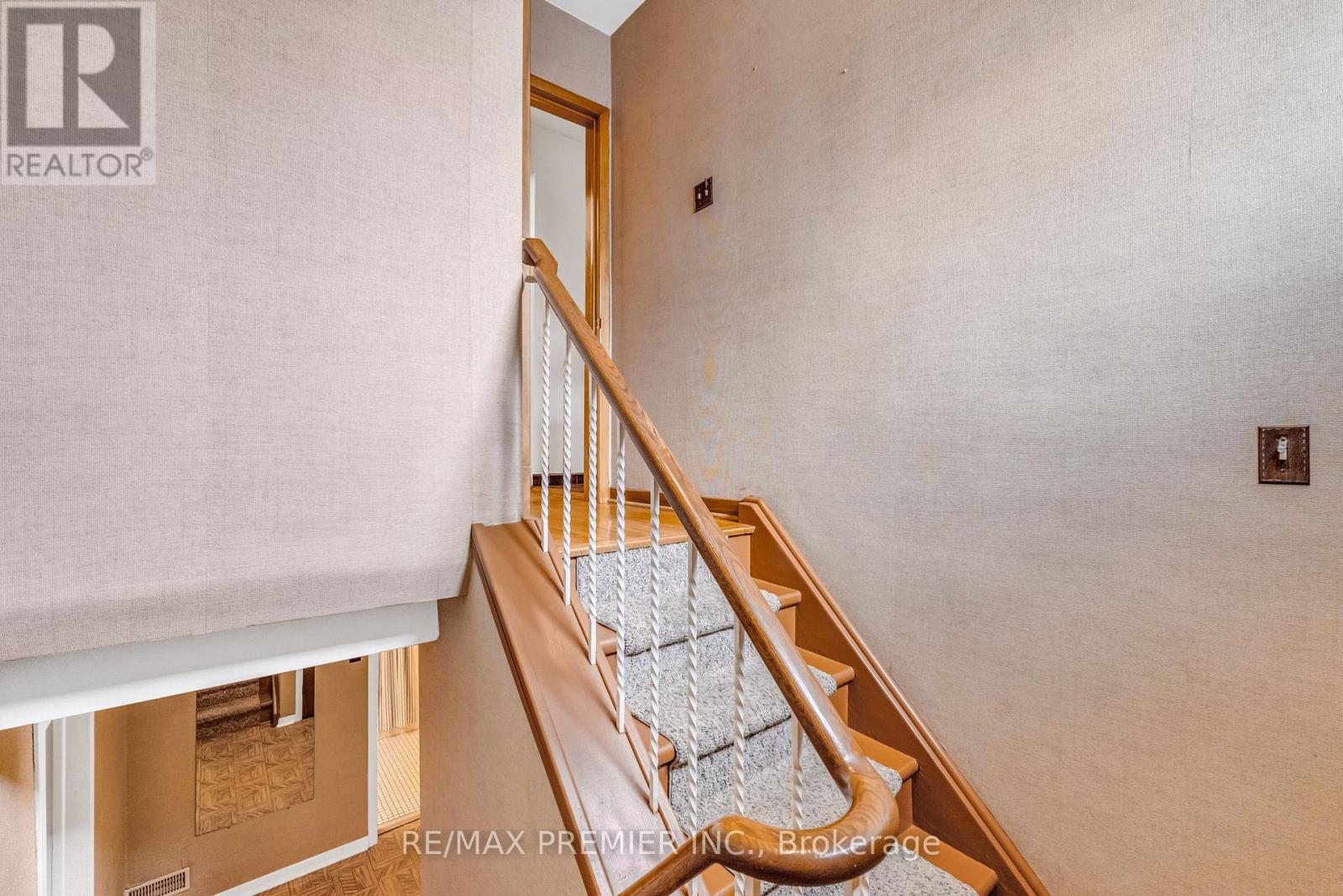 91 Hucknall Road, Toronto, Ontario  M3H 1W1 - Photo 3 - W12707998