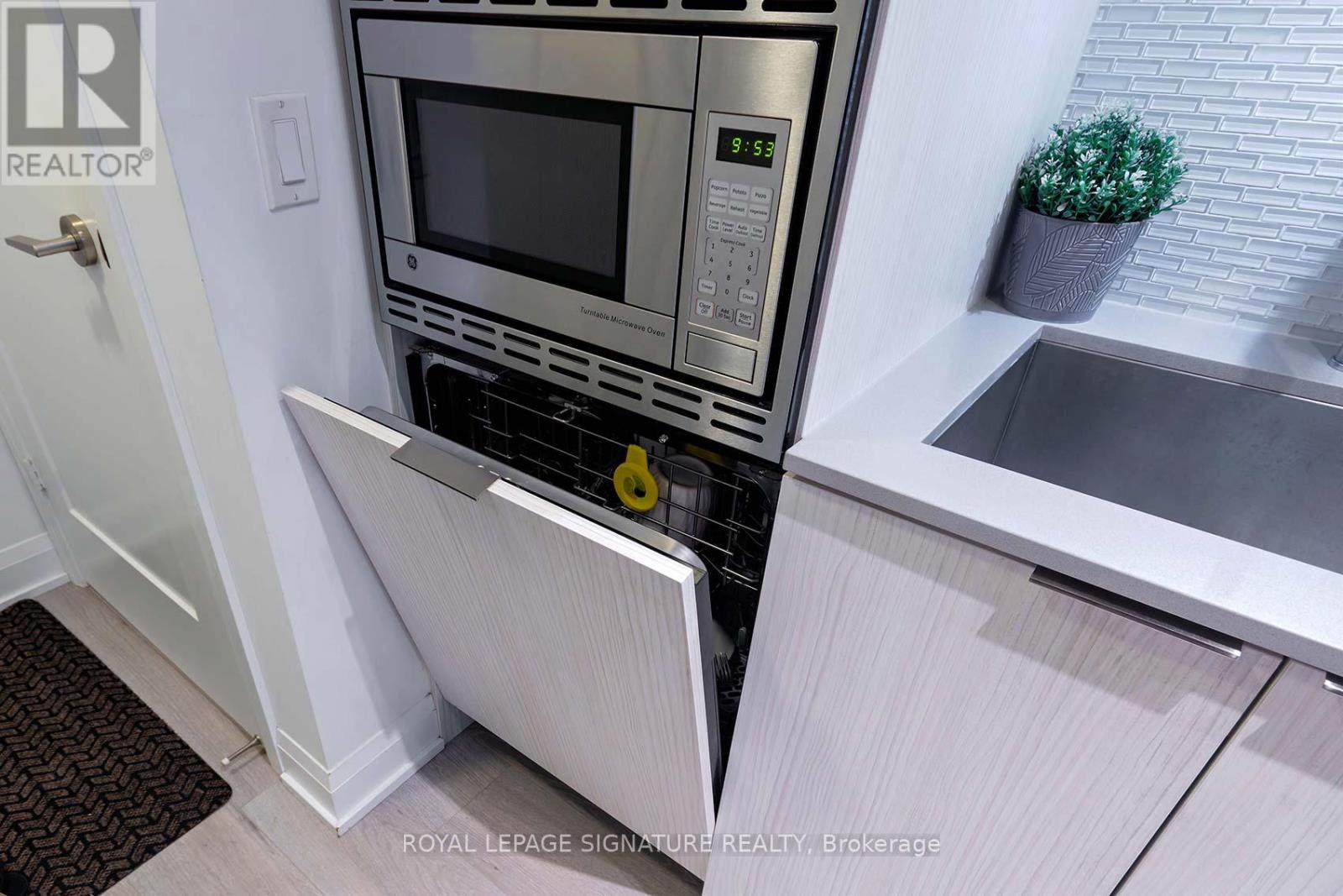 211 - 110 Marine Parade Drive, Toronto, Ontario  M8V 0B6 - Photo 7 - W12708022