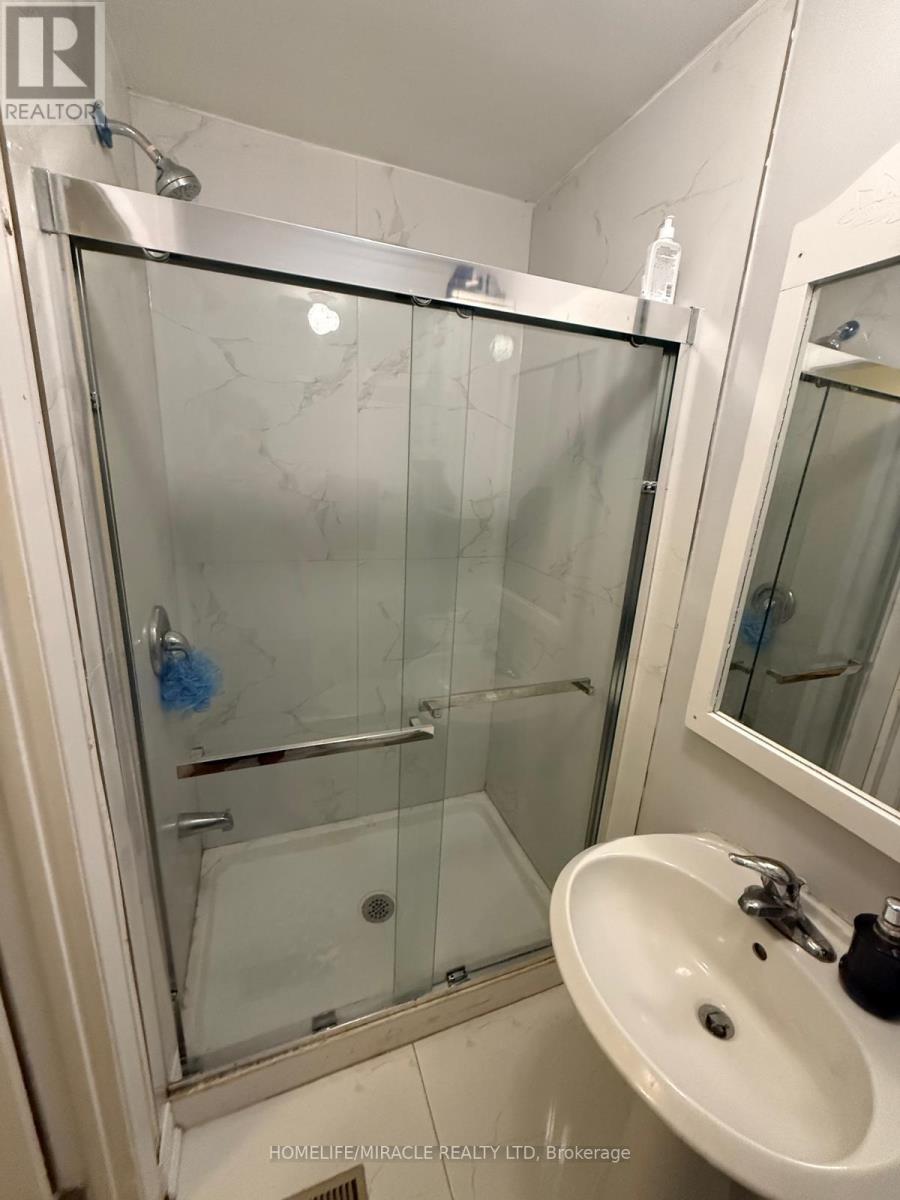 83 Grassington Crescent, Brampton, Ontario  L6S 1Z5 - Photo 12 - W12708048