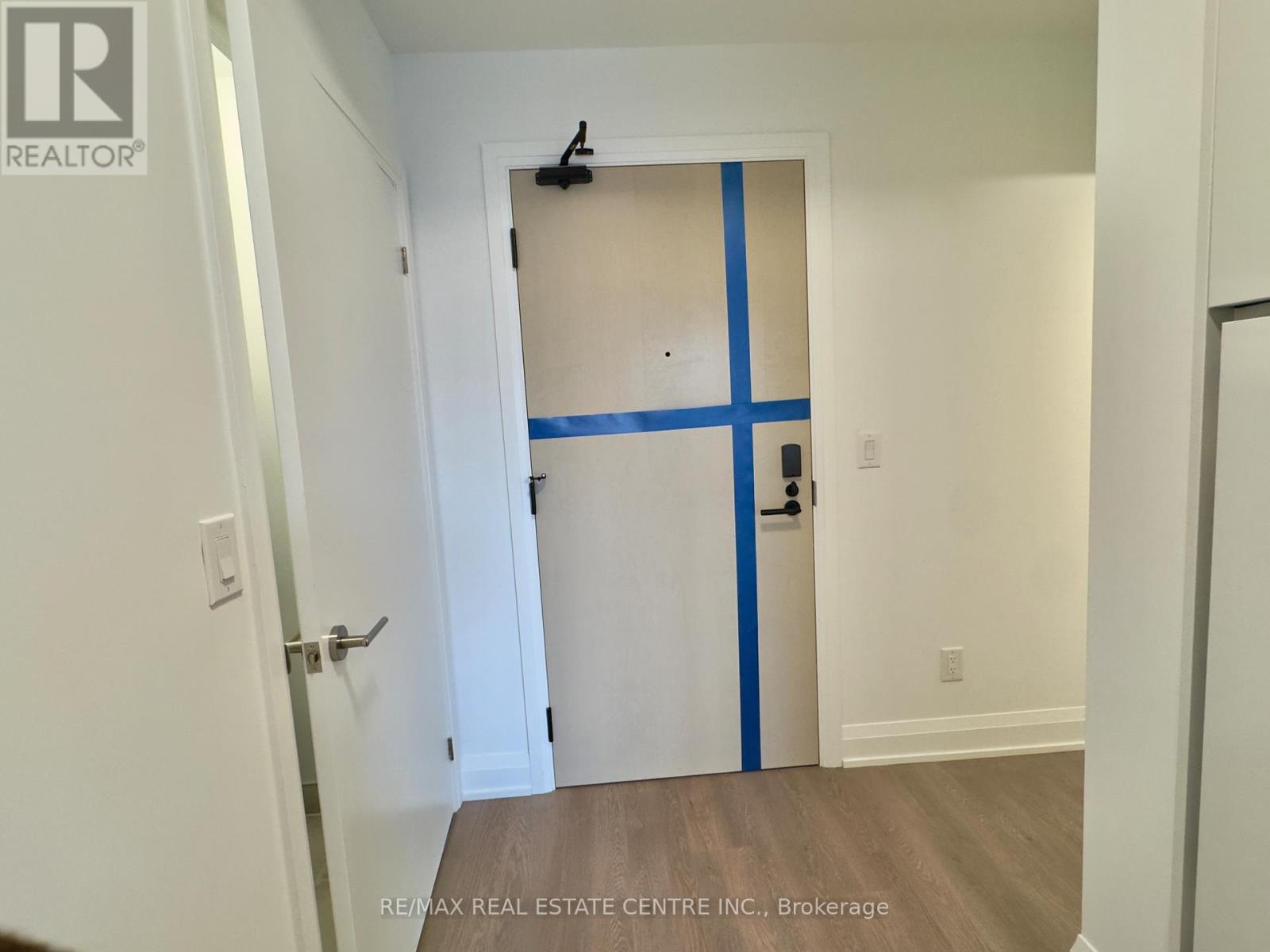 407 - 3250 Carding Mill Trail, Oakville, Ontario  L6M 5T3 - Photo 5 - W12708062