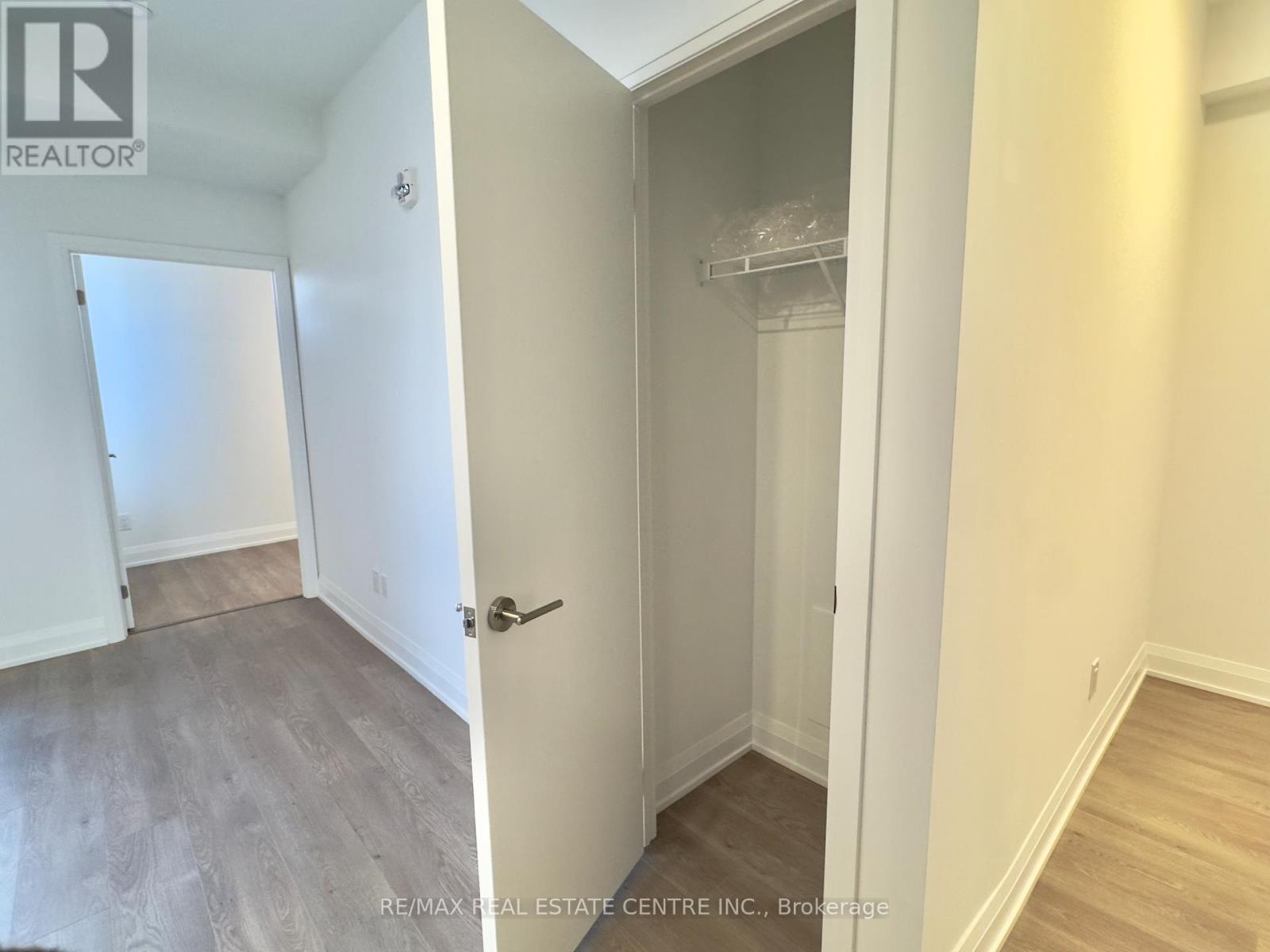 407 - 3250 Carding Mill Trail, Oakville, Ontario  L6M 5T3 - Photo 9 - W12708062