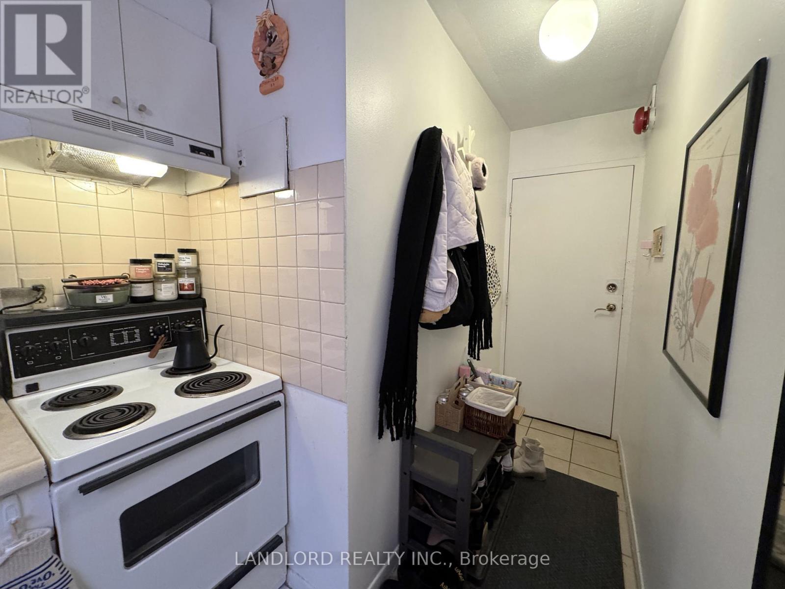401 - 198 Dunn Avenue, Toronto, Ontario  M6K 2R9 - Photo 3 - W12708076