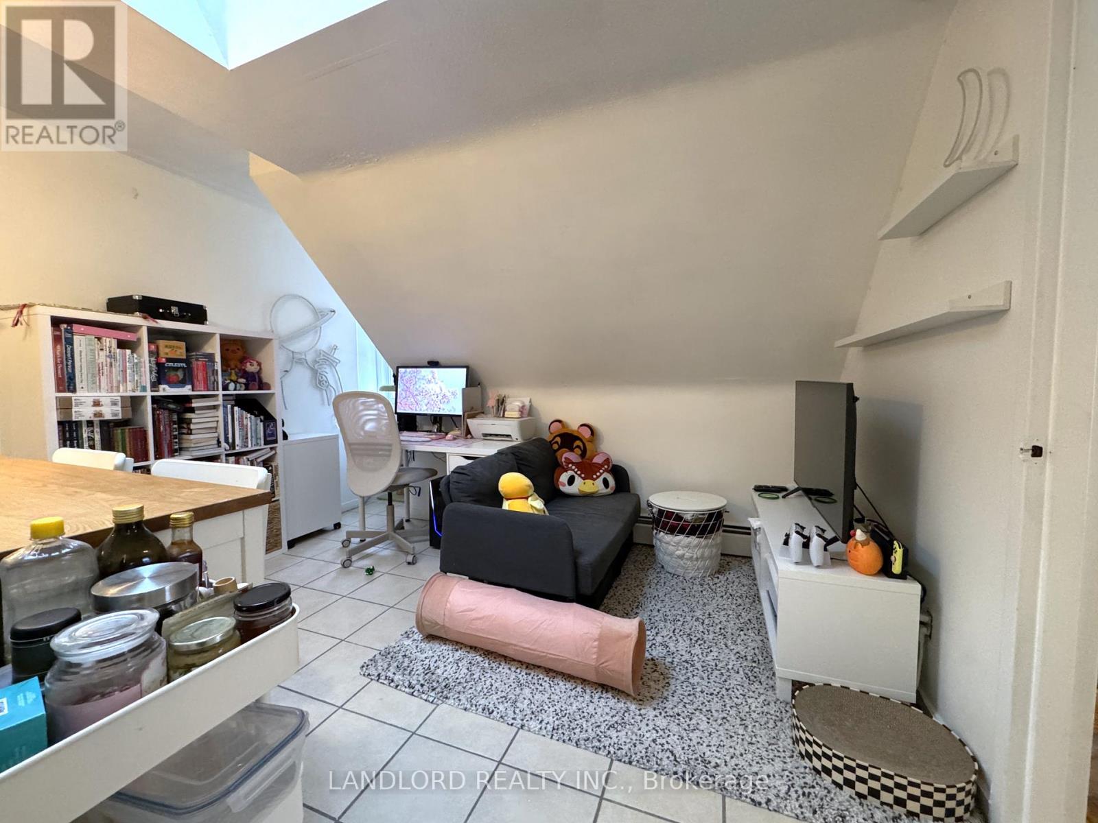 401 - 198 Dunn Avenue, Toronto, Ontario  M6K 2R9 - Photo 6 - W12708076