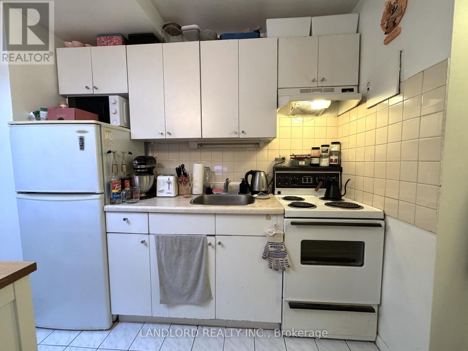 401 - 198 Dunn Avenue, Toronto, Ontario  M6K 2R9 - Photo 7 - W12708076