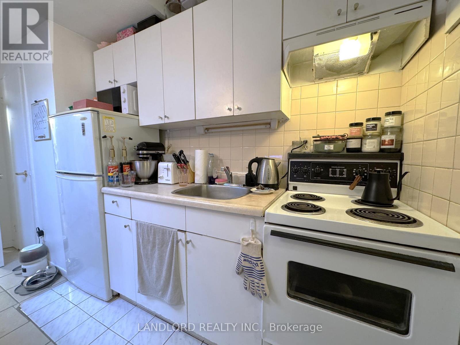 401 - 198 Dunn Avenue, Toronto, Ontario  M6K 2R9 - Photo 8 - W12708076