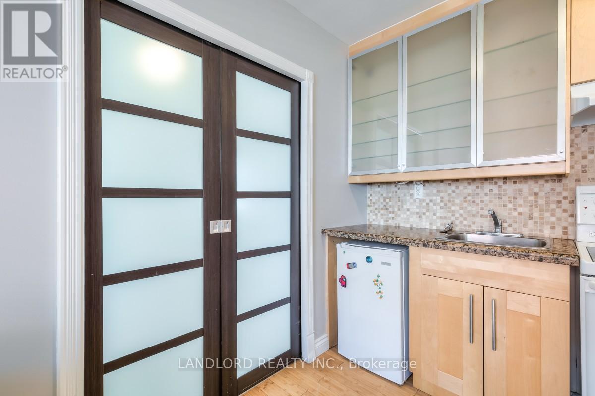 301 - 198 Dunn Avenue, Toronto, Ontario  M6K 2R9 - Photo 8 - W12708082