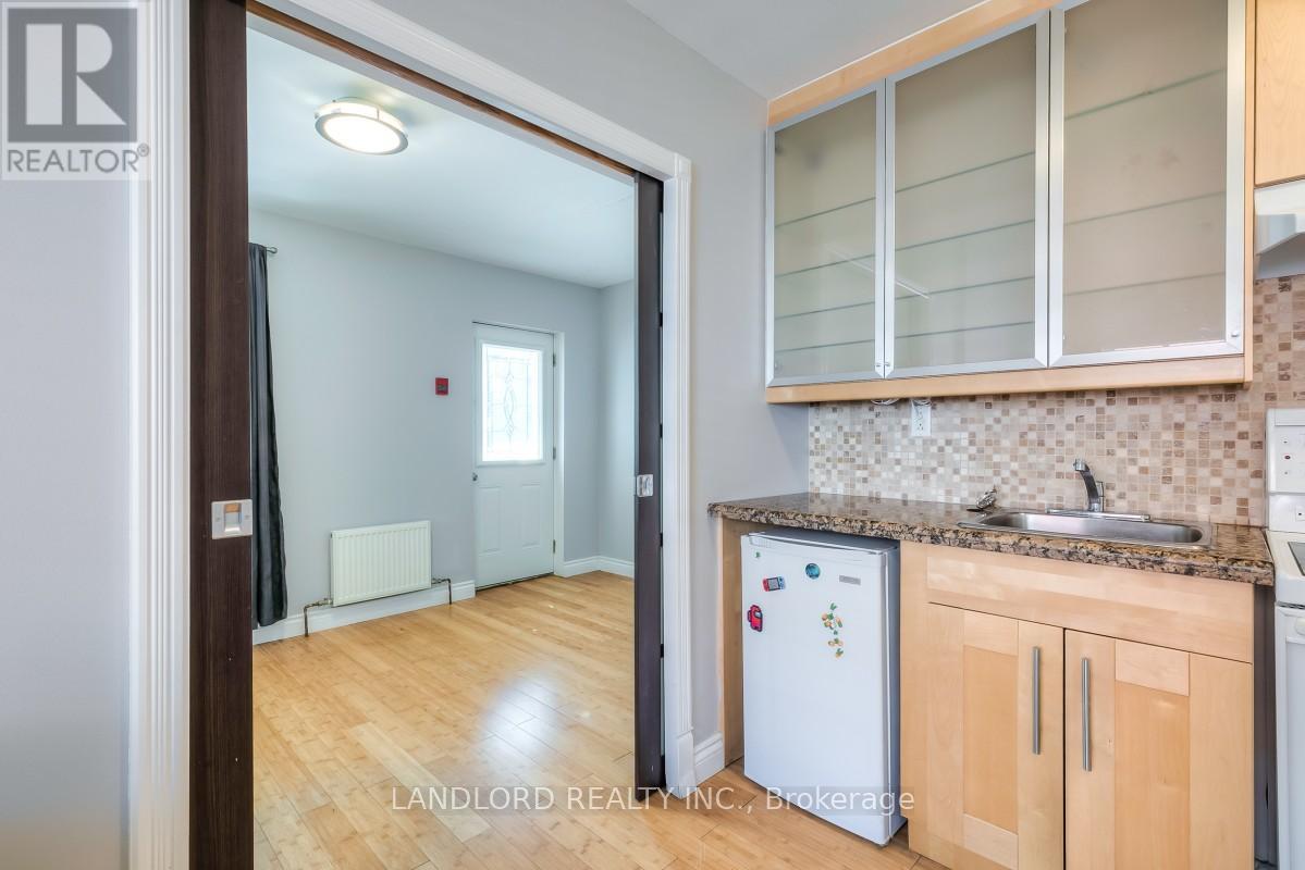 301 - 198 Dunn Avenue, Toronto, Ontario  M6K 2R9 - Photo 9 - W12708082