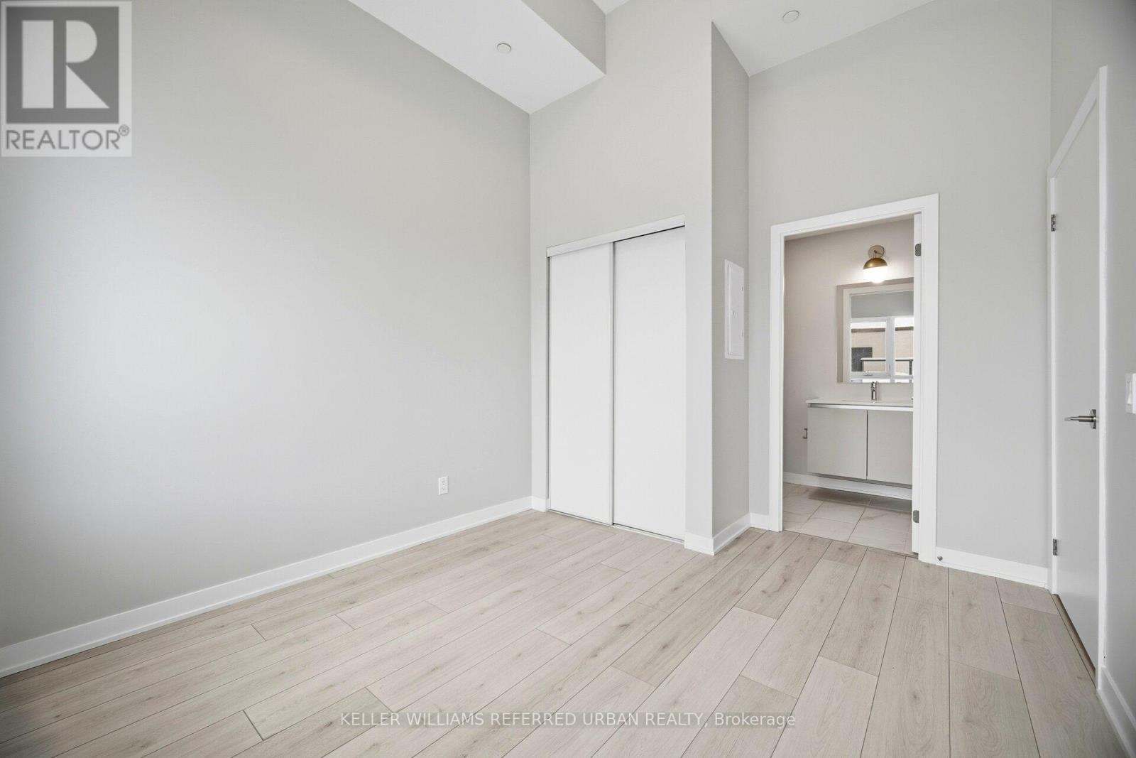 104 - 405 Dundas Street W, Oakville, Ontario  L6M 5P9 - Photo 18 - W12708086