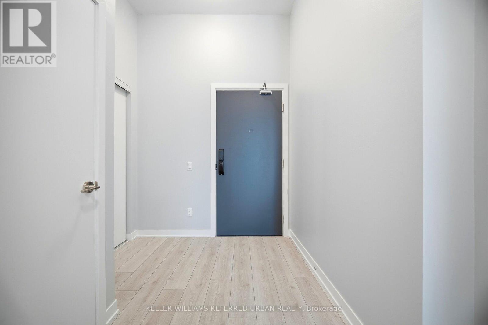 104 - 405 Dundas Street W, Oakville, Ontario  L6M 5P9 - Photo 4 - W12708086