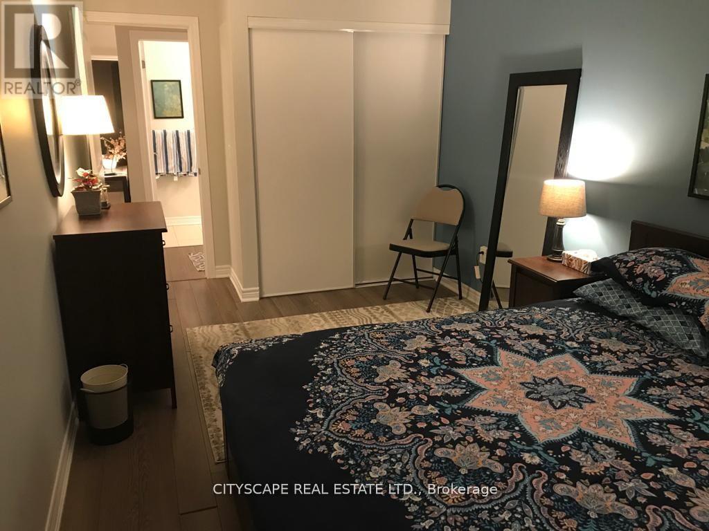 409 - 216 Oak Park Boulevard, Oakville, Ontario  L6H 7S8 - Photo 12 - W12708126