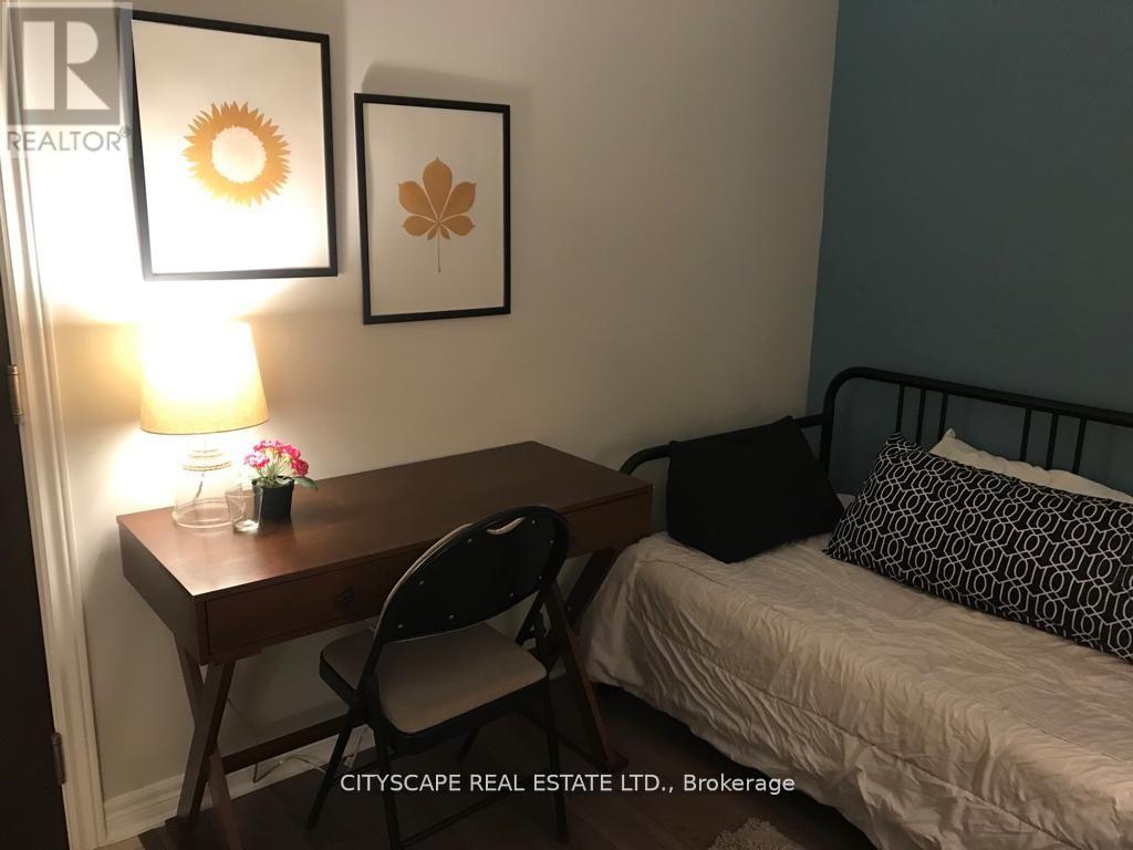 409 - 216 Oak Park Boulevard, Oakville, Ontario  L6H 7S8 - Photo 17 - W12708126