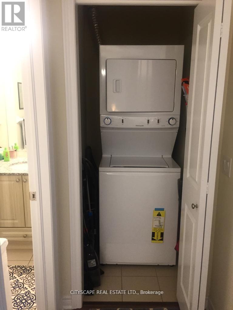 409 - 216 Oak Park Boulevard, Oakville, Ontario  L6H 7S8 - Photo 3 - W12708126