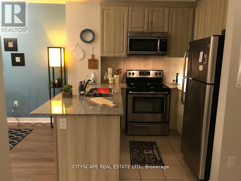 409 - 216 Oak Park Boulevard, Oakville, Ontario  L6H 7S8 - Photo 5 - W12708126