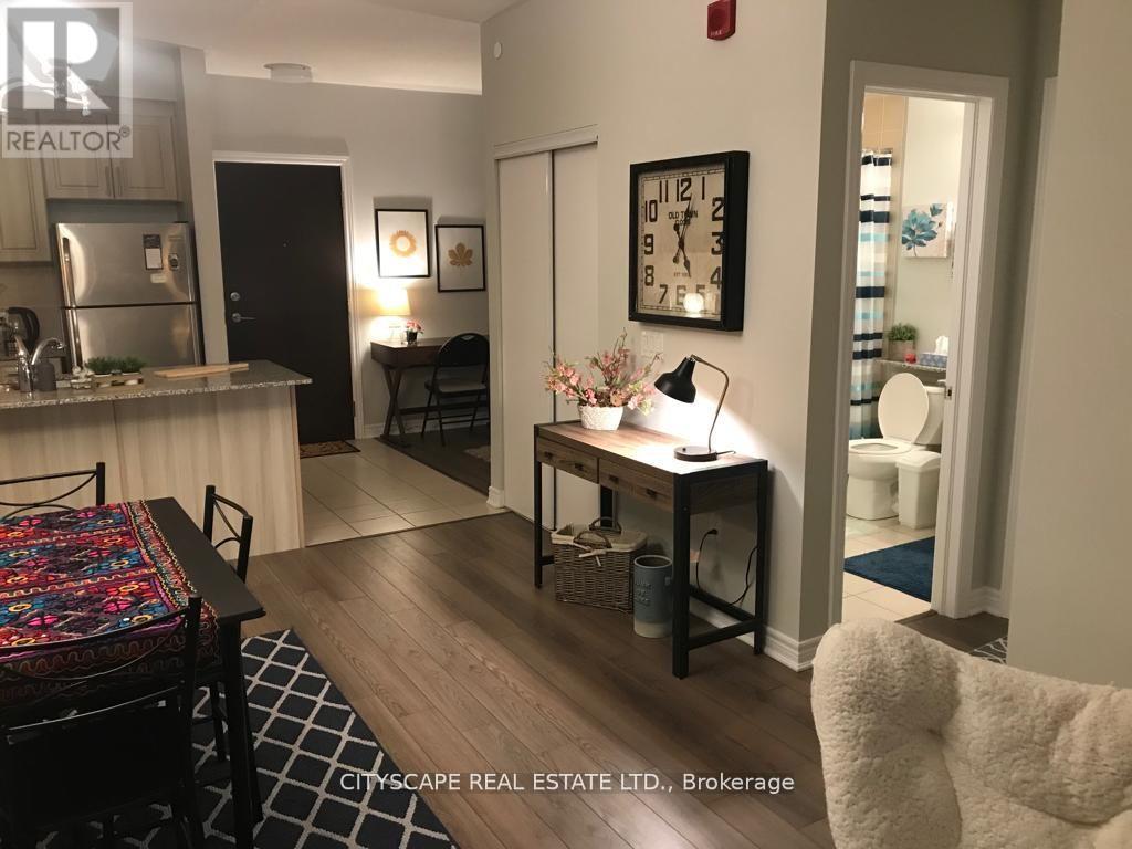 409 - 216 Oak Park Boulevard, Oakville, Ontario  L6H 7S8 - Photo 8 - W12708126