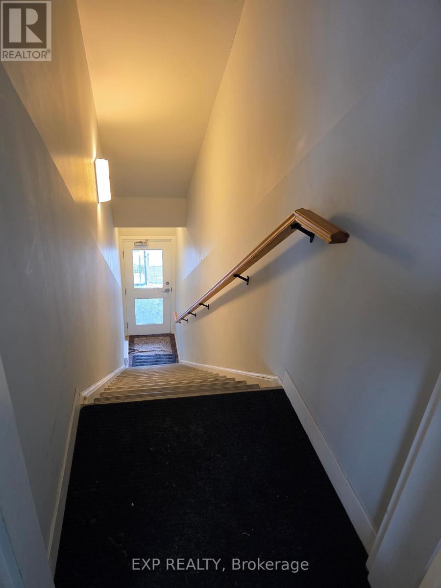 T204--(Room C) - 62 Balsam Street, Waterloo, Ontario  N2L 3H2 - Photo 3 - X12708008