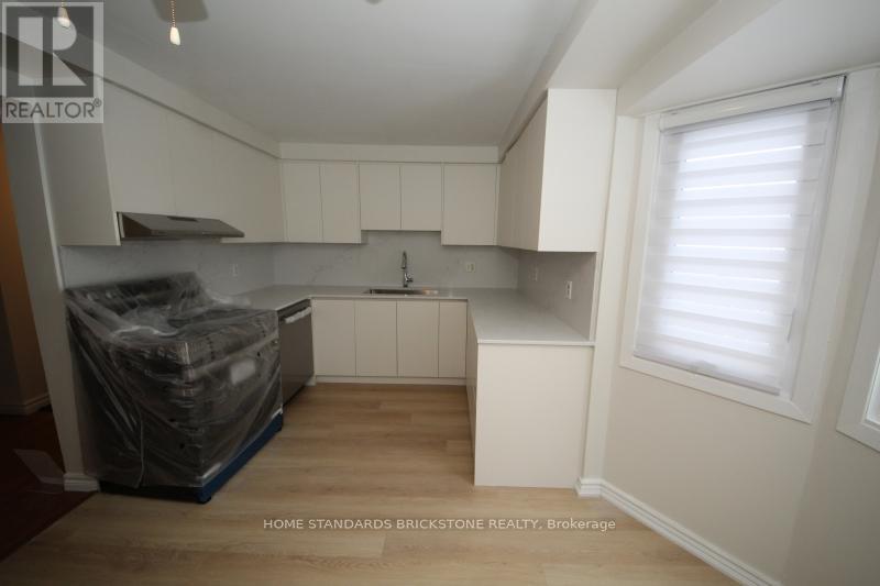 10 - 700 Erinbrook Drive, Kitchener, Ontario  N2E 2S7 - Photo 7 - X12708122