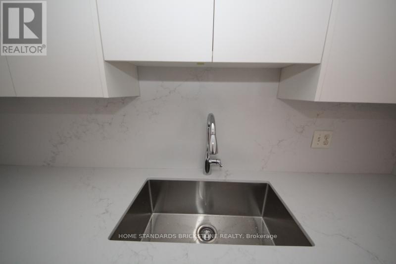 10 - 700 Erinbrook Drive, Kitchener, Ontario  N2E 2S7 - Photo 8 - X12708122