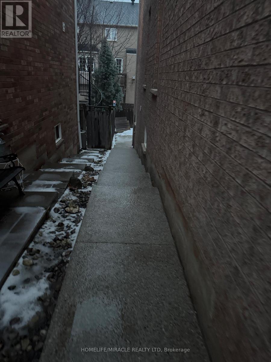 2251 Kwinter Road, Oakville, Ontario  L6M 0H2 - Photo 32 - W12672942