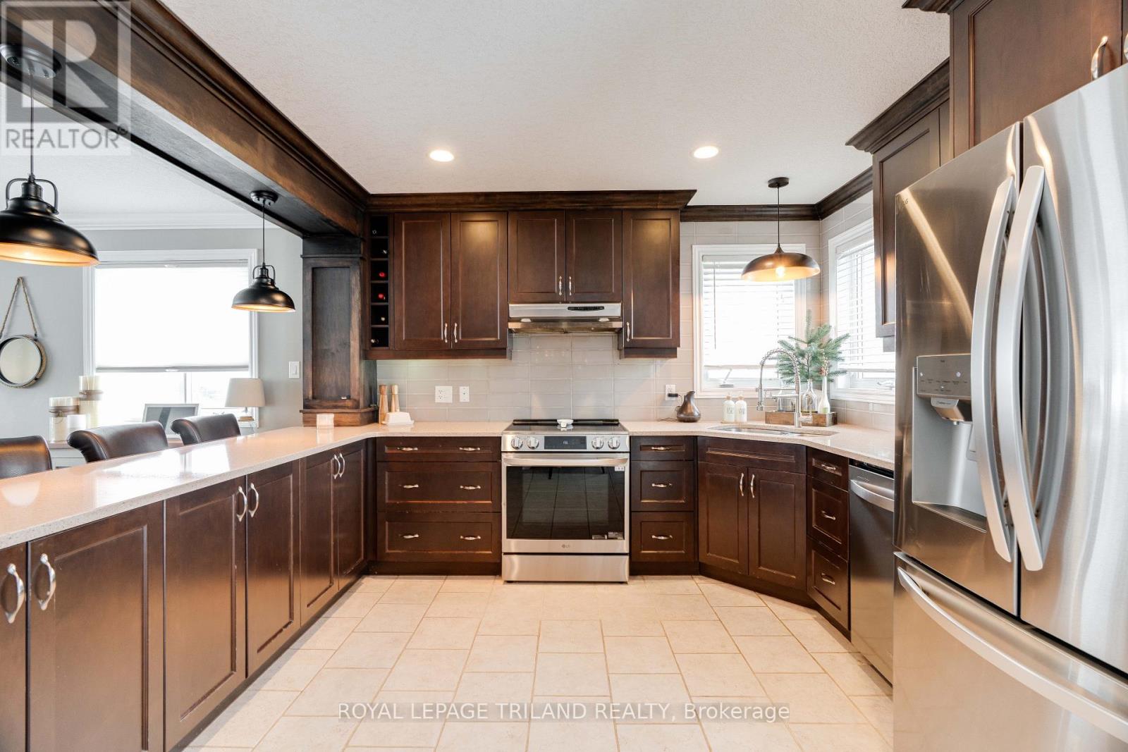 42 Fieldstone Crescent, Middlesex Centre, Ontario  N0L 1R0 - Photo 11 - X12708346