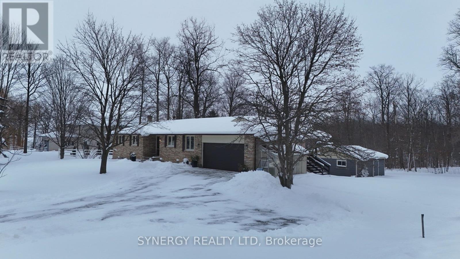 4422 Nauvoo Road, Brooke-Alvinston, Ontario  N0M 2S0 - Photo 2 - X12708386