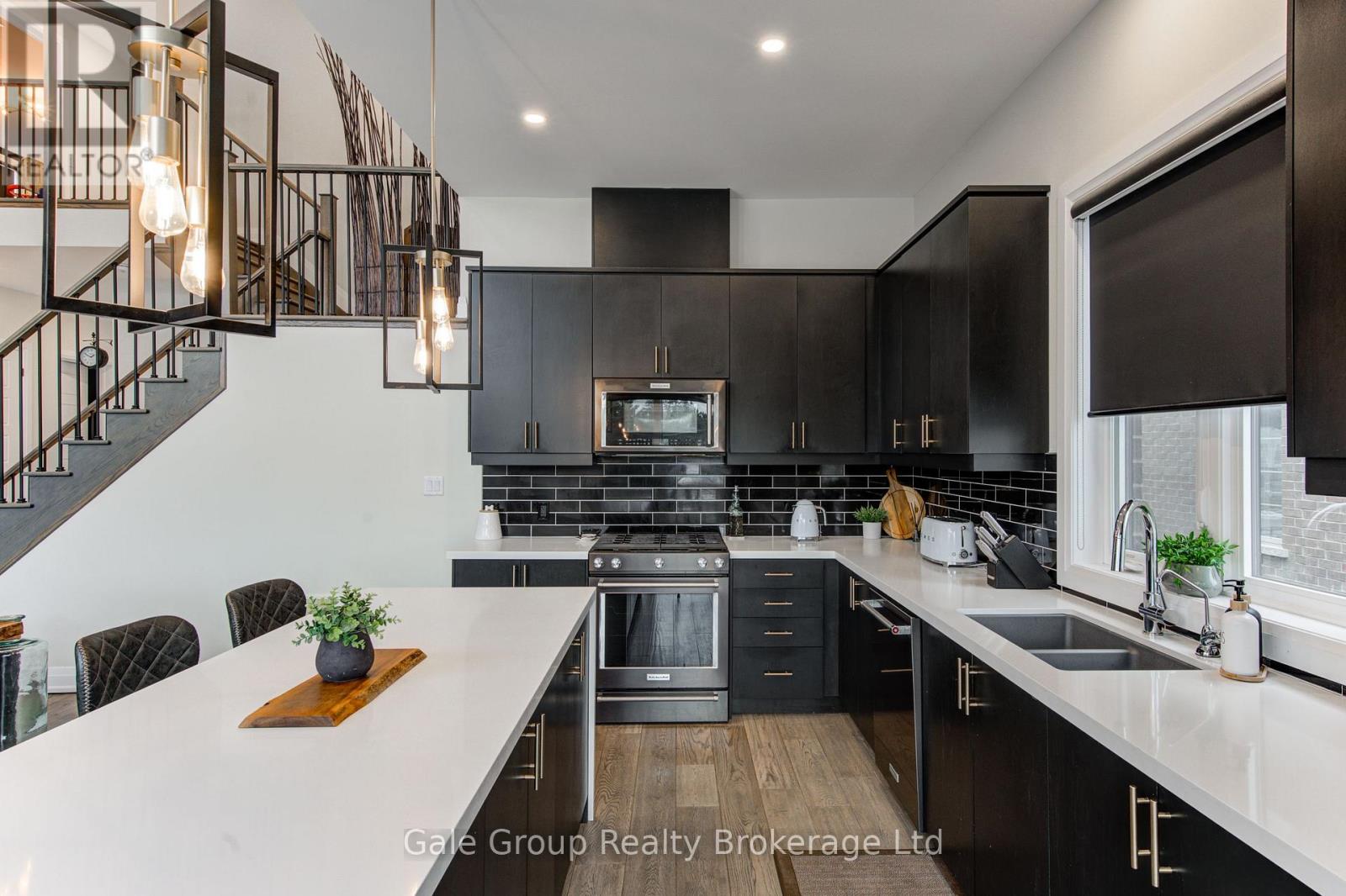 409 Somme Street, Woodstock, Ontario  N4T 0K3 - Photo 9 - X12708320