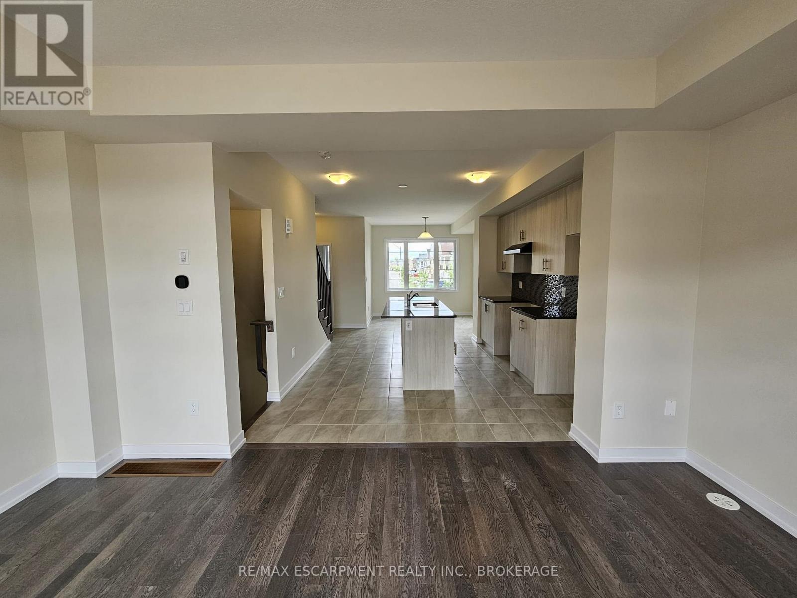 205 Melody Lane, Thorold (Hurricane/merrittville), Ontario  L3B 5N5 - Photo 4 - X12708136