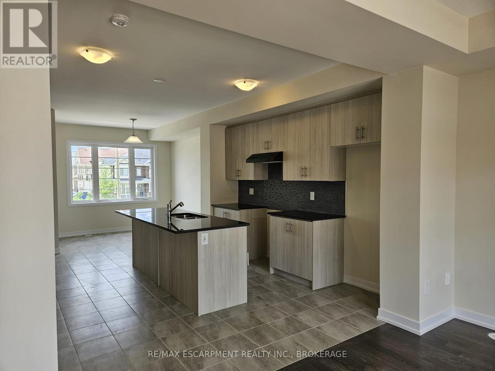 205 Melody Lane, Thorold (Hurricane/merrittville), Ontario  L3B 5N5 - Photo 5 - X12708136