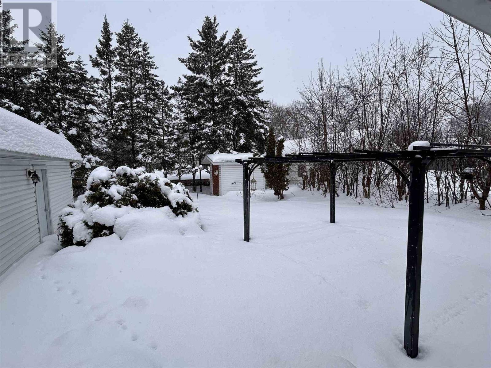 349 Fourth Ave, Sault Ste. Marie, Ontario P6C 4L9 - Photo 3 - SM260098