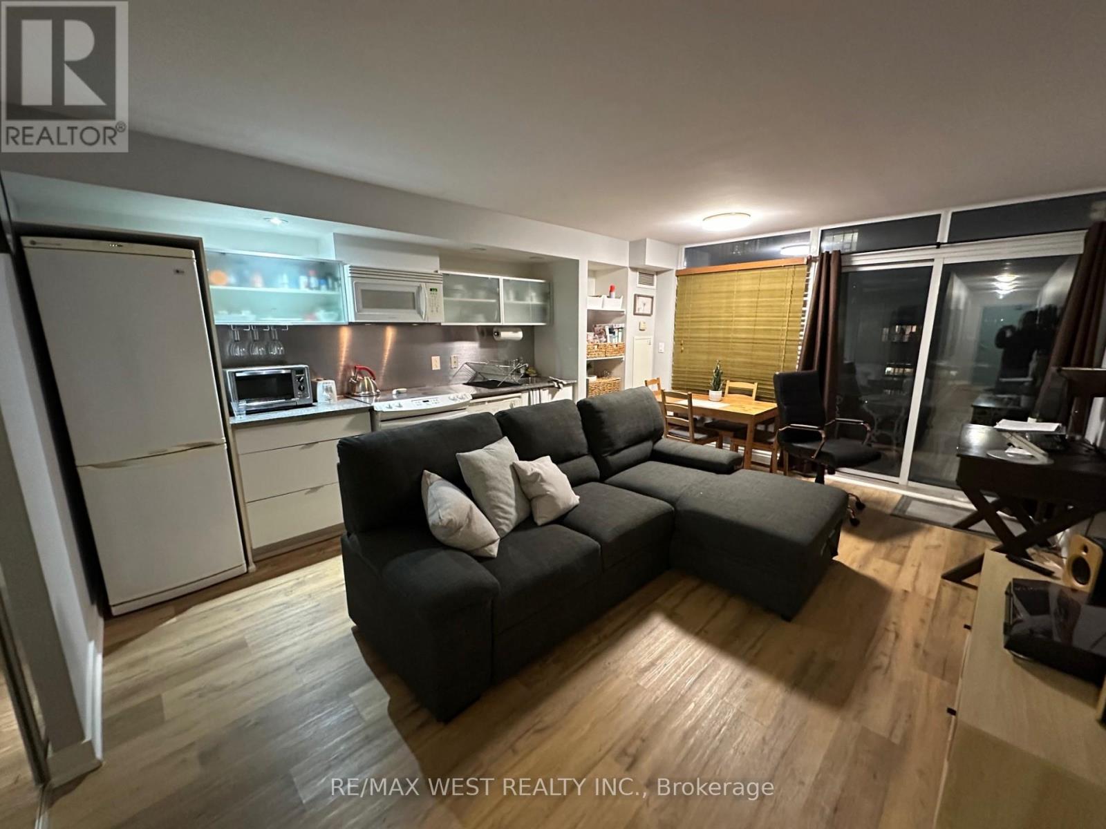 1215 - 4k Spadina Avenue, Toronto, Ontario  M5V 3Y9 - Photo 3 - C12708186