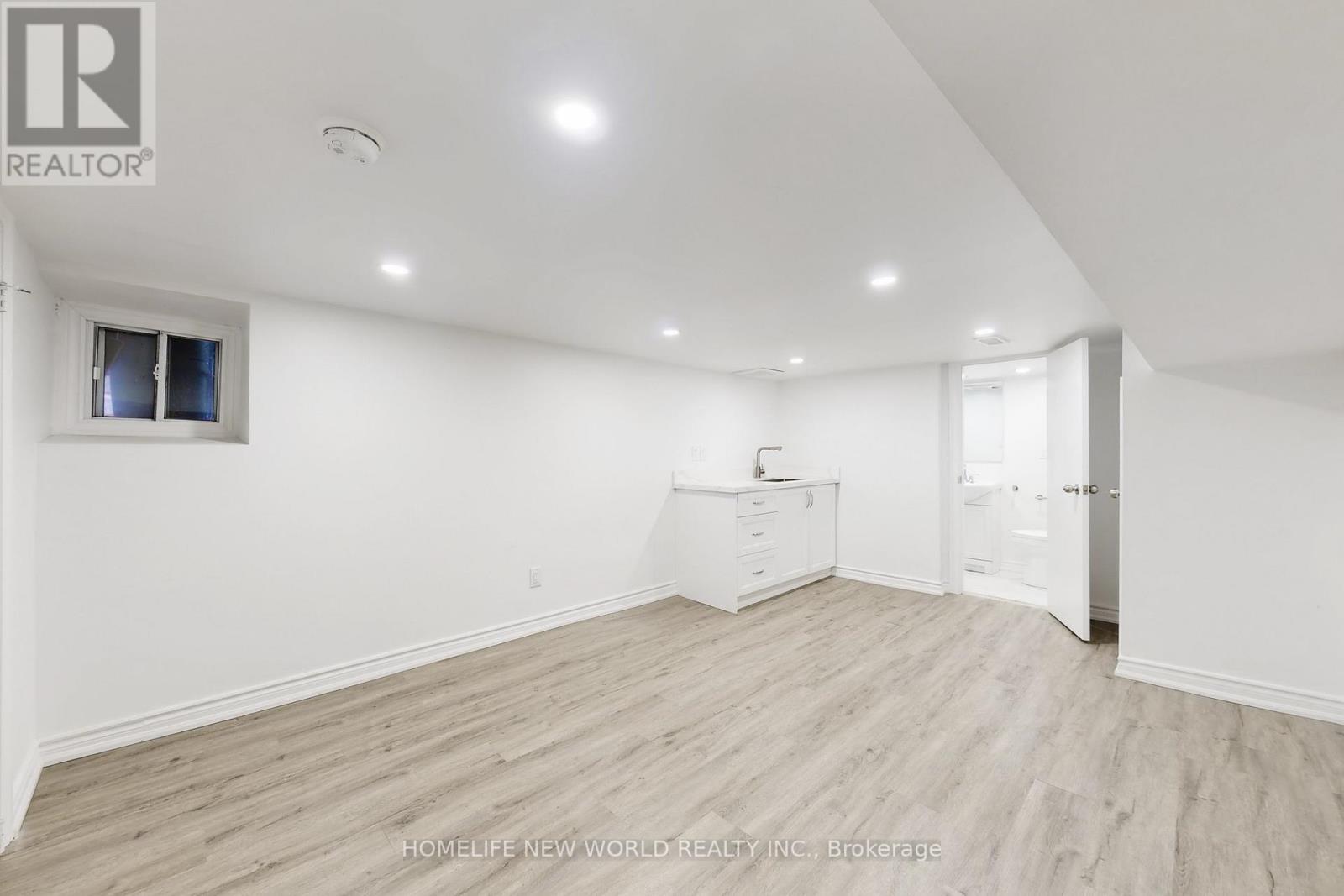 38 Kensington Avenue, Toronto, Ontario M5T 2J9 - Photo 33 - C12708426