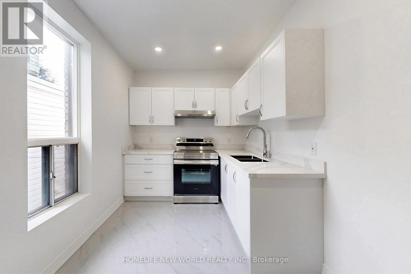 38 Kensington Avenue, Toronto, Ontario M5T 2J9 - Photo 8 - C12708426