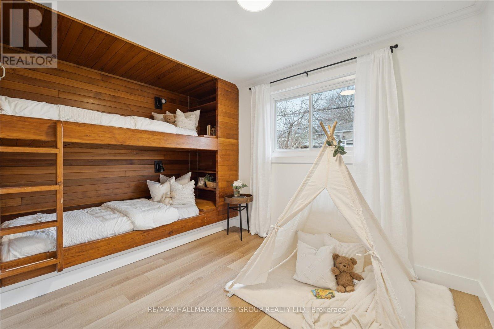 724 Balaton Avenue, Pickering, Ontario  L1W 1W4 - Photo 13 - E12708206