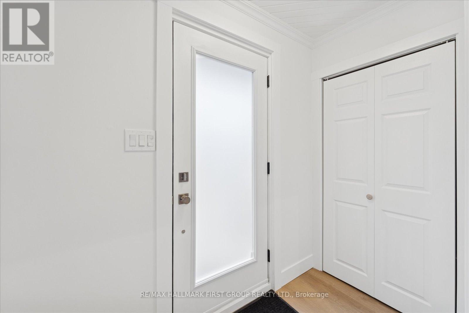 724 Balaton Avenue, Pickering, Ontario  L1W 1W4 - Photo 2 - E12708206