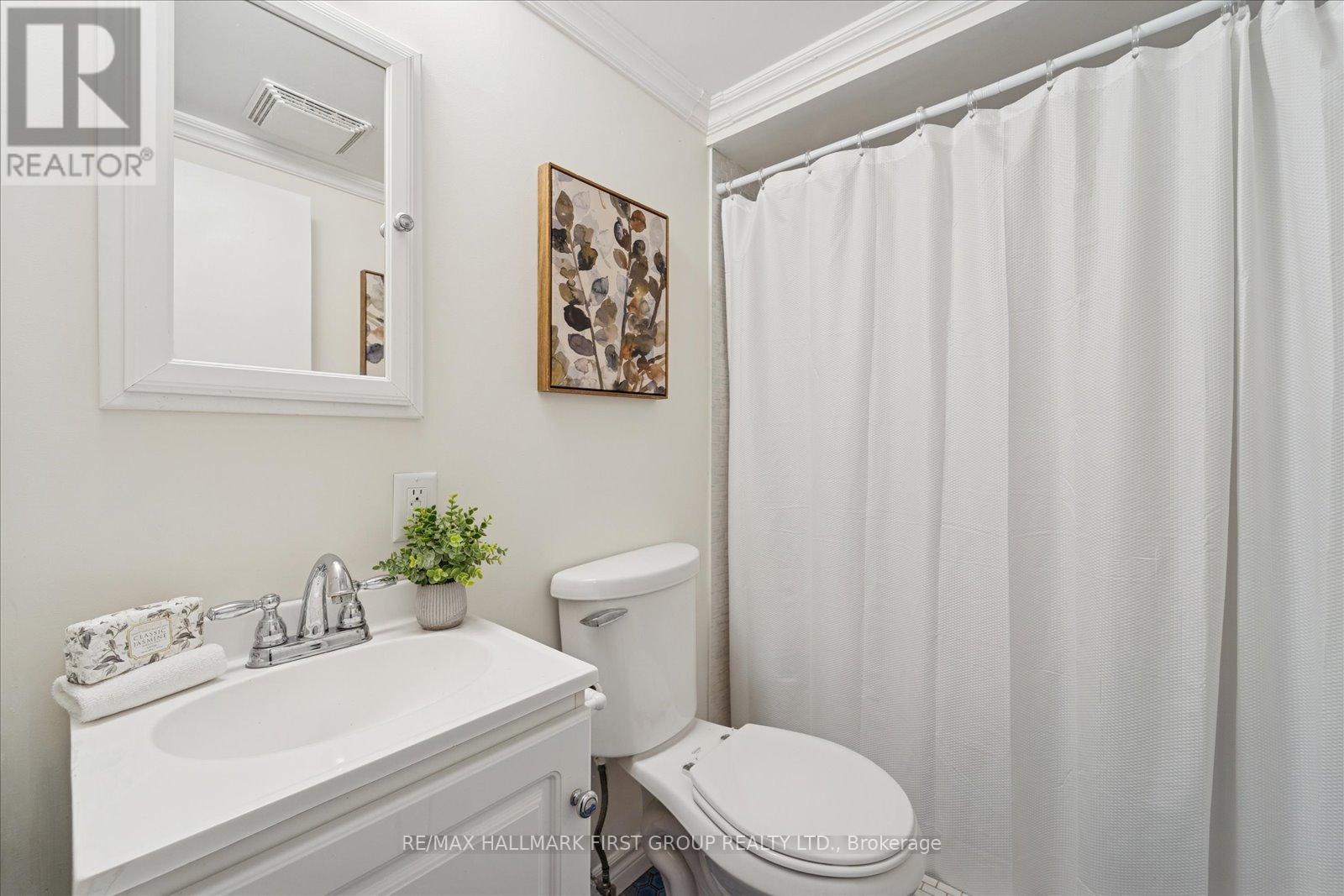 724 Balaton Avenue, Pickering, Ontario  L1W 1W4 - Photo 20 - E12708206