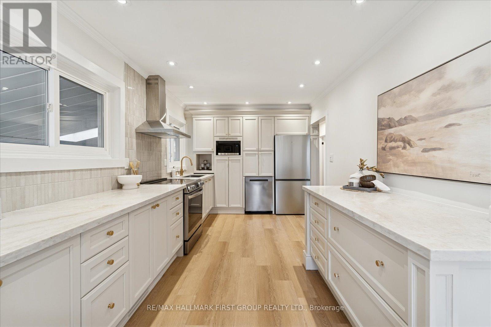 724 Balaton Avenue, Pickering, Ontario  L1W 1W4 - Photo 3 - E12708206