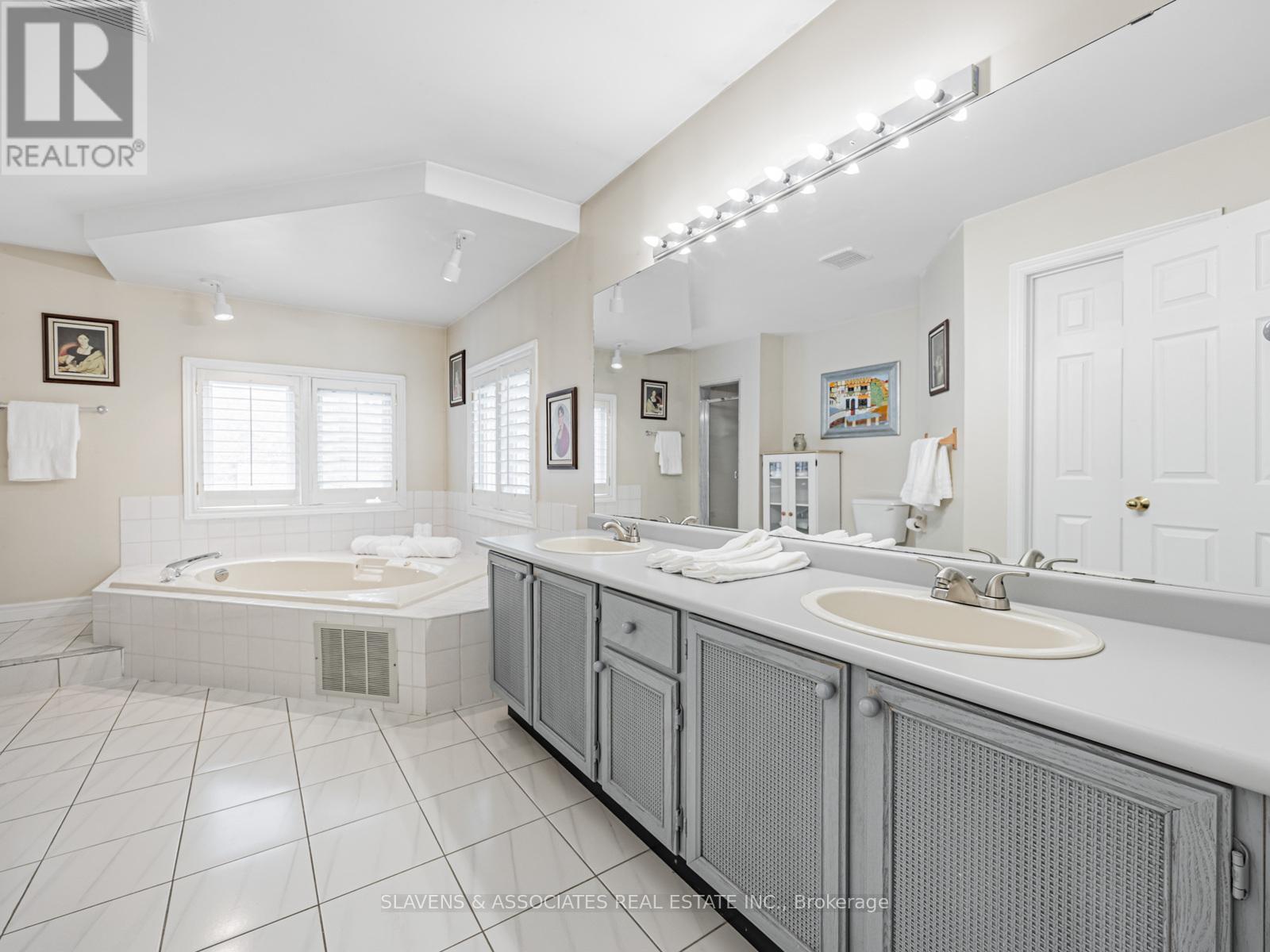 1357 Rougemount Drive, Pickering, Ontario  L1V 1N2 - Photo 15 - E12708364