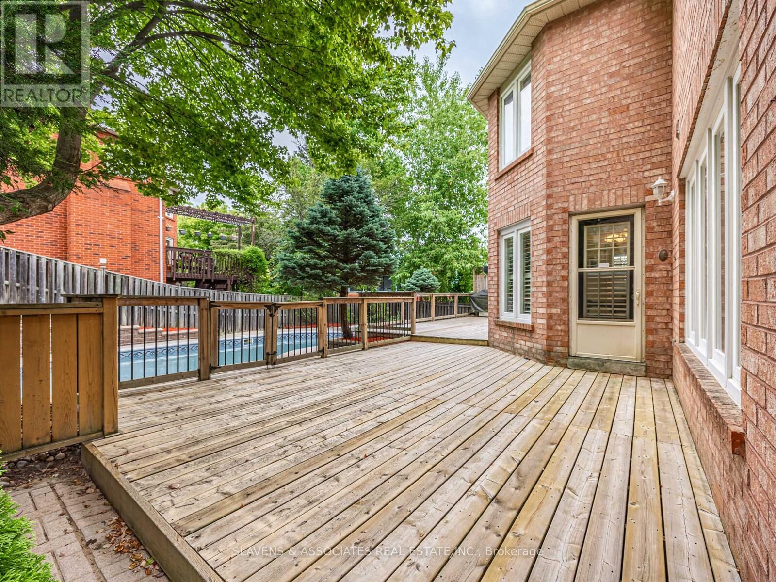 1357 Rougemount Drive, Pickering, Ontario  L1V 1N2 - Photo 25 - E12708364