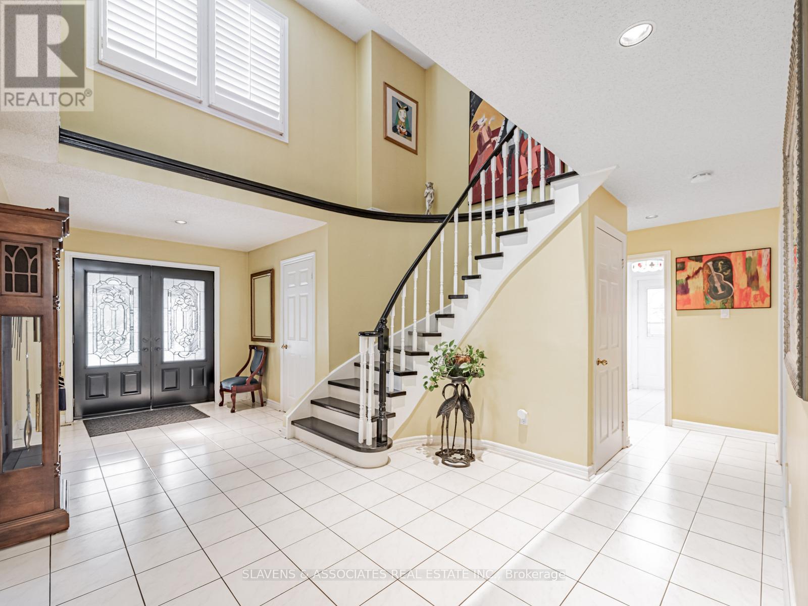 1357 Rougemount Drive, Pickering, Ontario  L1V 1N2 - Photo 3 - E12708364