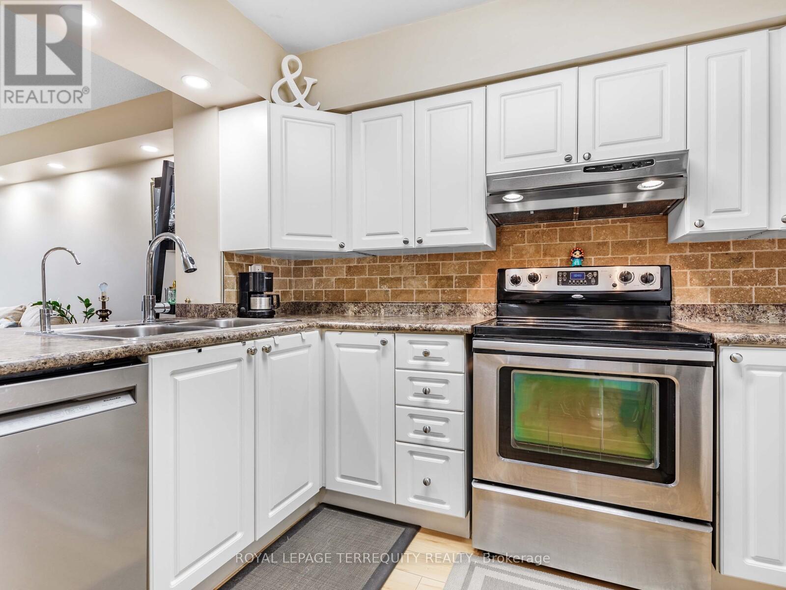 203 - 326 Major Mackenzie Drive E, Richmond Hill, Ontario  L4C 8T4 - Photo 11 - N12708170