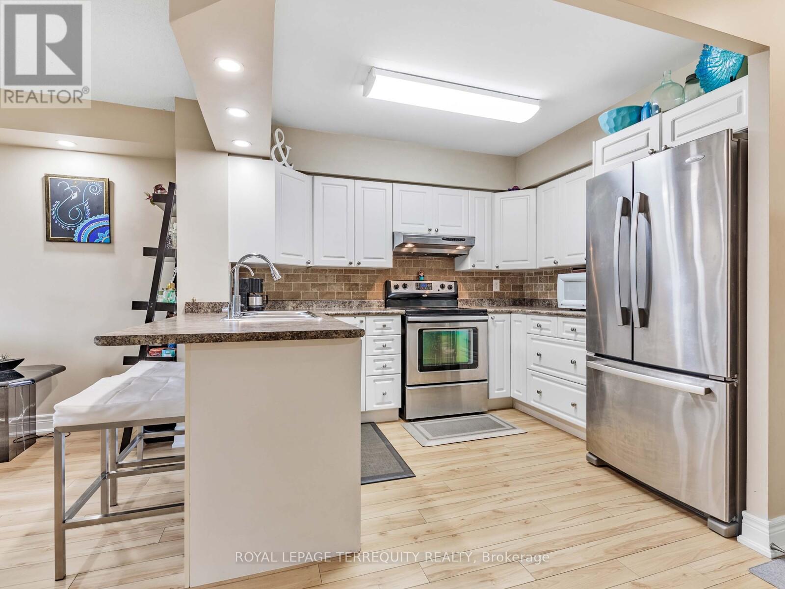 203 - 326 Major Mackenzie Drive E, Richmond Hill, Ontario  L4C 8T4 - Photo 12 - N12708170