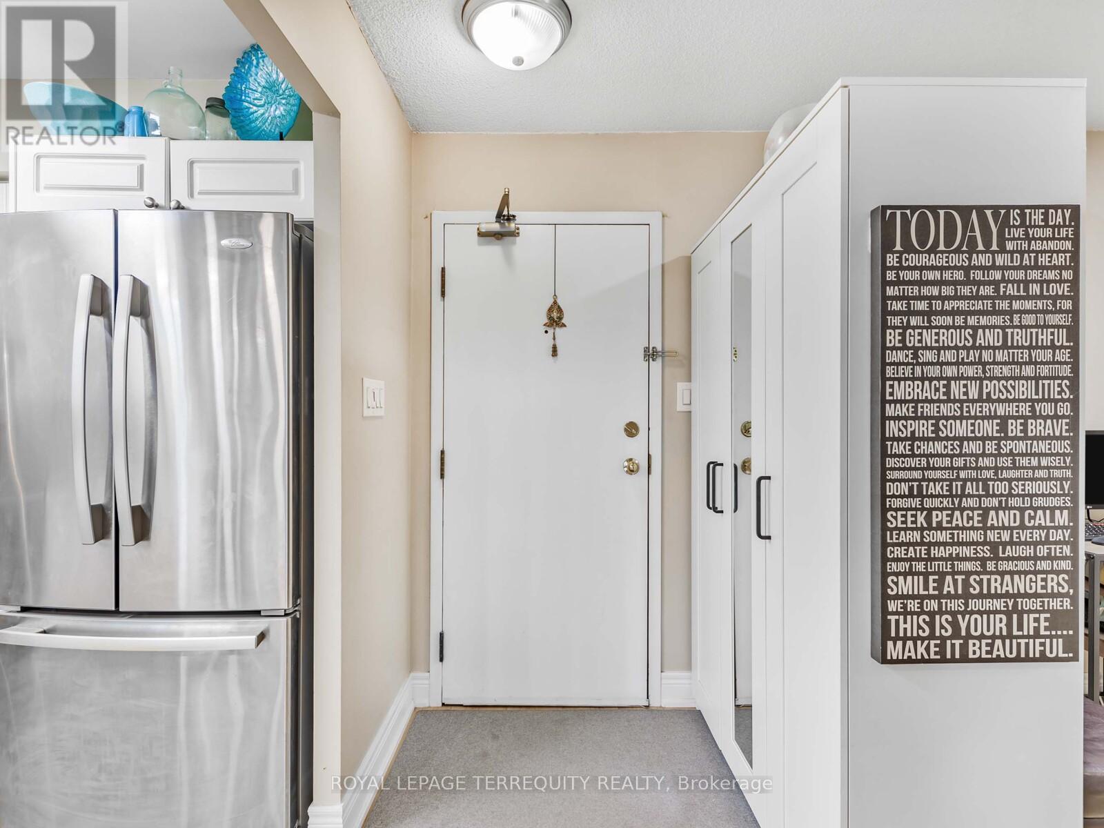 203 - 326 Major Mackenzie Drive E, Richmond Hill, Ontario  L4C 8T4 - Photo 3 - N12708170