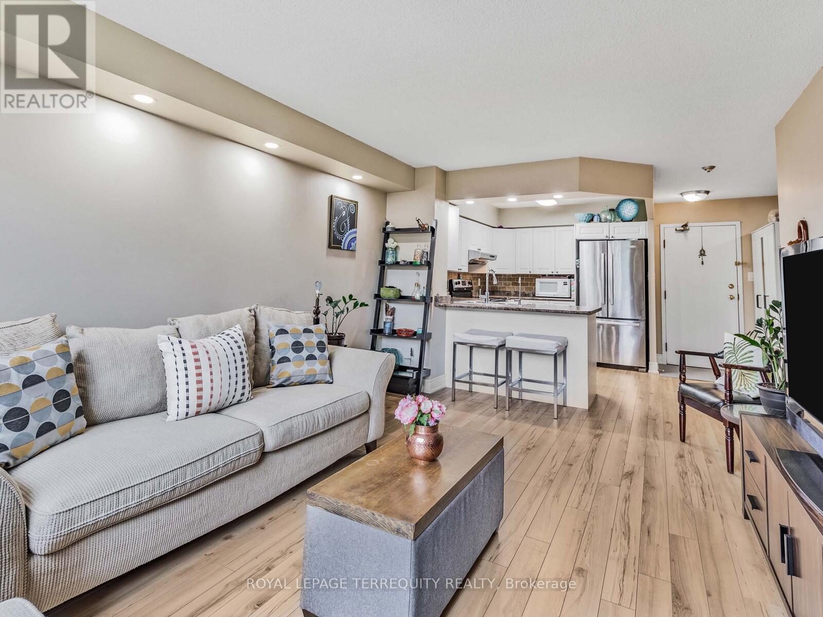 203 - 326 Major Mackenzie Drive E, Richmond Hill, Ontario  L4C 8T4 - Photo 9 - N12708170