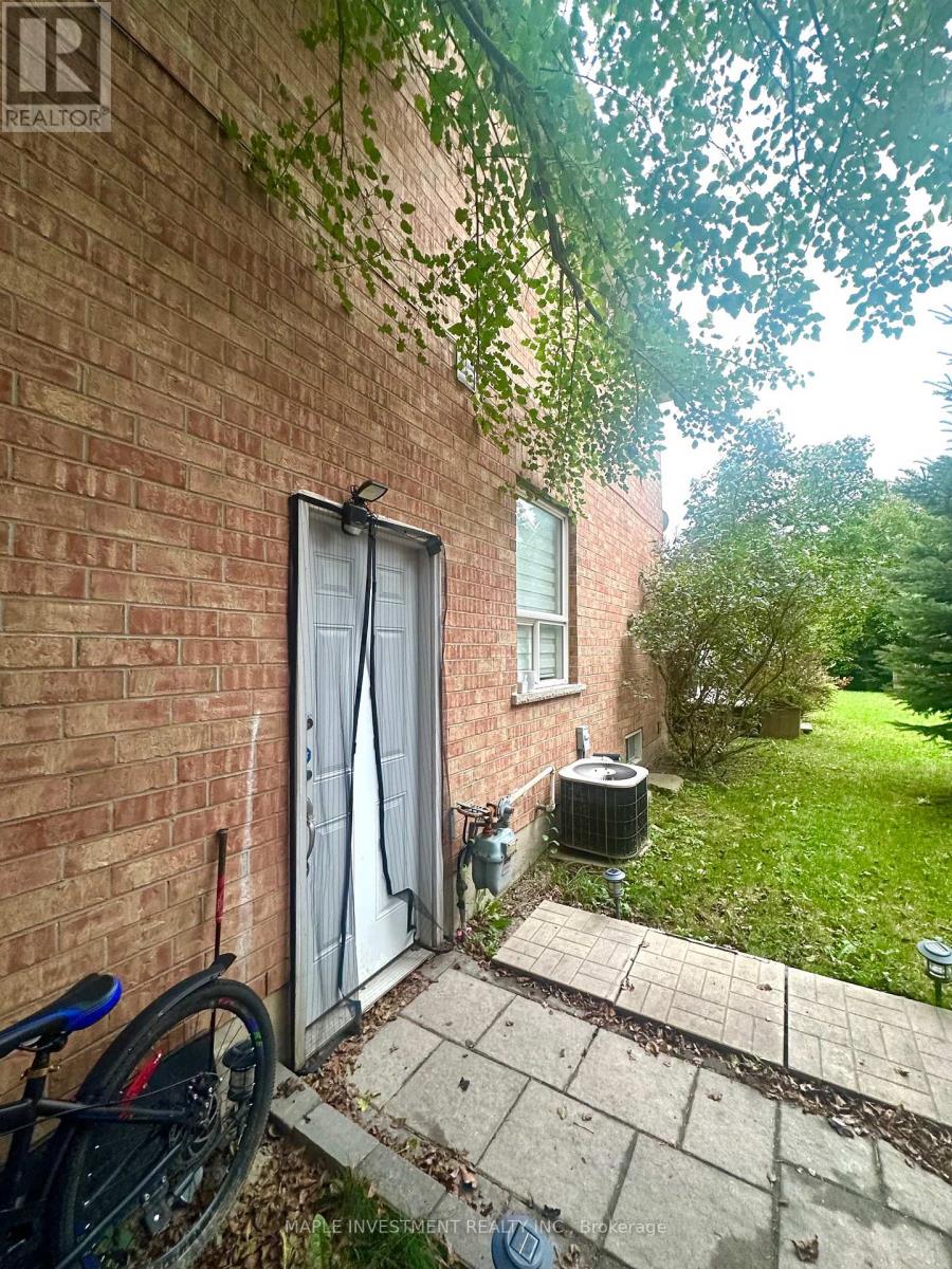 97 Long Point Drive, Richmond Hill, Ontario  L4E 3Z7 - Photo 2 - N12708304