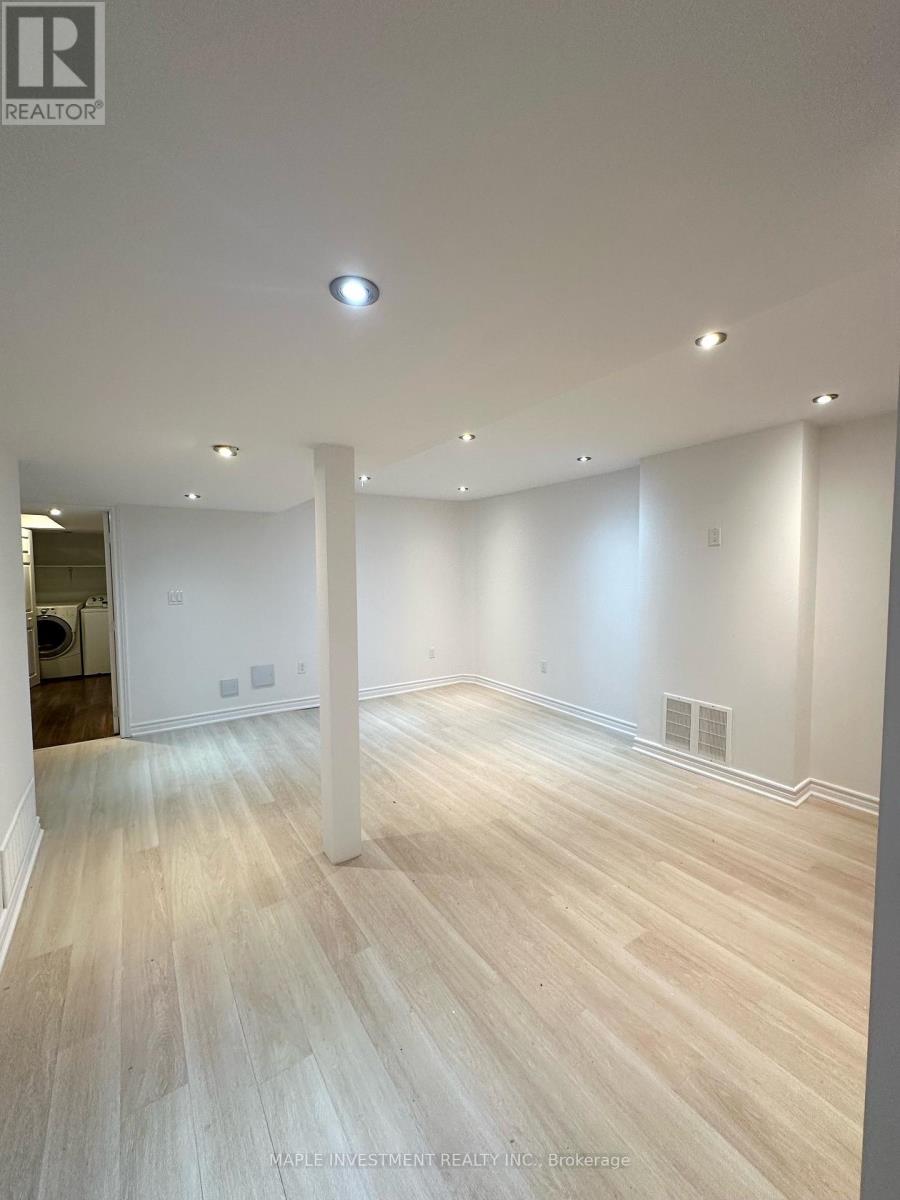 97 Long Point Drive, Richmond Hill, Ontario  L4E 3Z7 - Photo 4 - N12708304